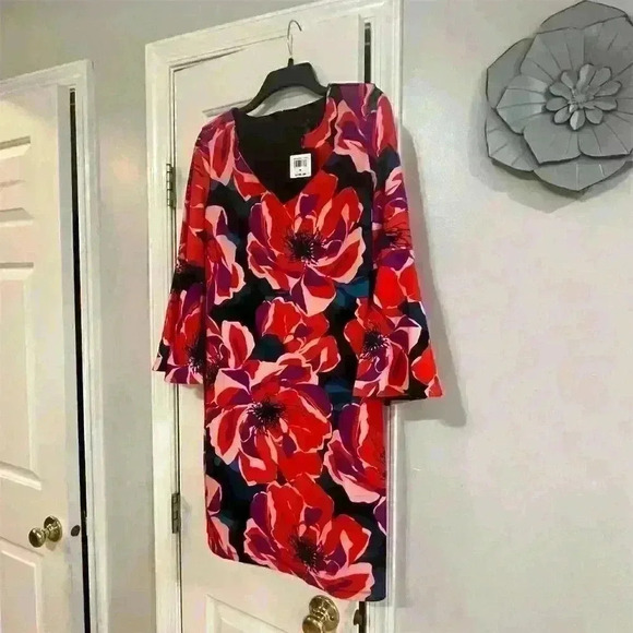 Trina Turk Women's Floral Bell Sleeve Dress Size S Multicolor Knee Length - Picture 2 of 9